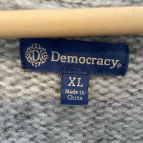 Democracy Soft Gray V-Neck Cardigan W/Sparkly Snap Closures Sz XL - Picture 2 of 9